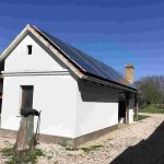 auswandern-ungarn-lehmhaus-von-architekten-saniert-nebengebaeude-solardach