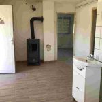 auswandern ungarn - zu renovierendes haus - guenstig - eingangsbereich mit kueche und wohnbereich
