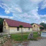 auswandern ungarn - suedungarn - zwei haeuser - grosses grundstueck - das kleinere haus