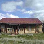 auswandern ungarn - suedungarn - zwei haeuser - grosses grundstueck - haupthaus mit terrasse