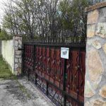 auswandern ungarn - suedungarn - zwei haeuser - grosses grundstueck - tor